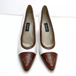 Bally Diandra White Leather pump with brown Cap Toe and broguing detail size 8 N